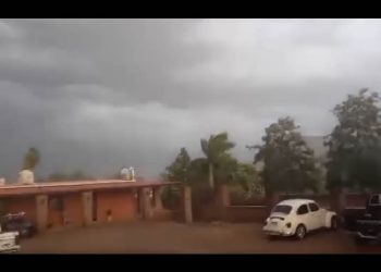 En Rosario Tesopaco evacuaron familias por crecimiento de arroyo por la lluvia de domingo