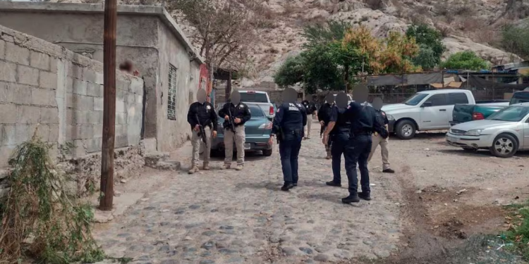 Detienen a 3 menores de edad por asaltar a transeúnte; utilizan un machete para amenazarlo