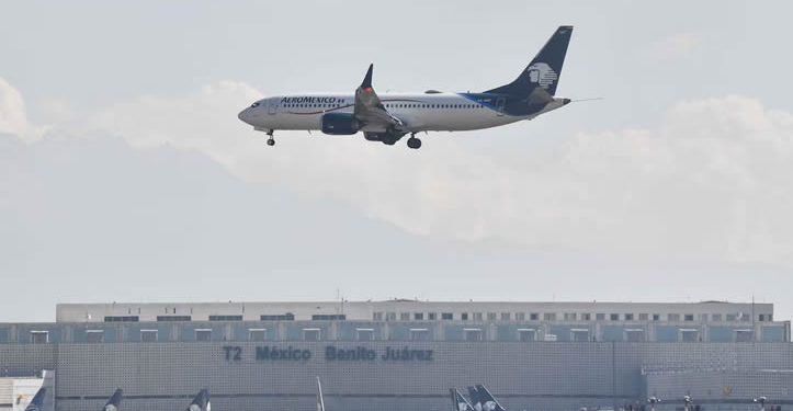 Veto a vuelos mexicanos y prohibición de alianzas: el nuevo frente de la guerra comercial de EE UU contra México