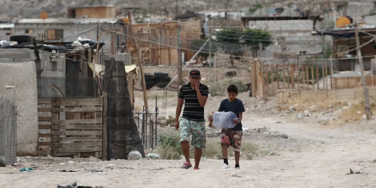 Inegi reporta 38.5 millones de personas en pobreza en 2024; son 8.3 millones menos que en 2022