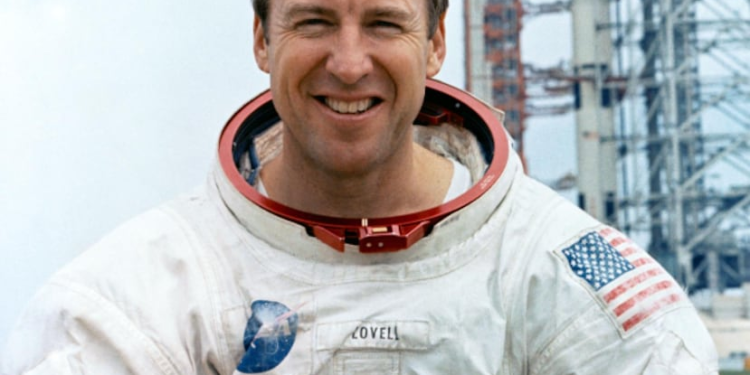 Muere James Lovell, comandante de la misión lunar Apolo 13