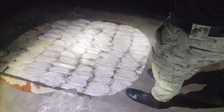 Procesan a dos personas que llevaban 68 millones de pesos en metanfetamina en Sonora