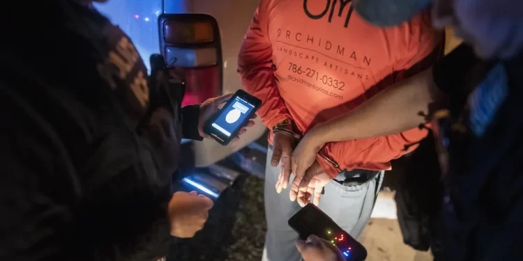 Nueva práctica: Advierten sobre fianzas costosas para inmigrantes