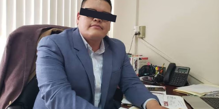 Detienen a director jurídico del Ayuntamiento de Nogales, Sonora: lo trasladan a penal fronterizo por presunto fraude