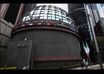 Bolsa mexicana retrocede por segundo día; Grupo México lidera las pérdidas