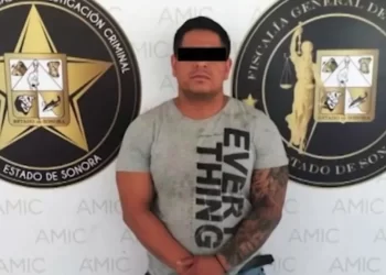 Rescatan a Familia que Quedó a la Deriva en Mar de Guaymas