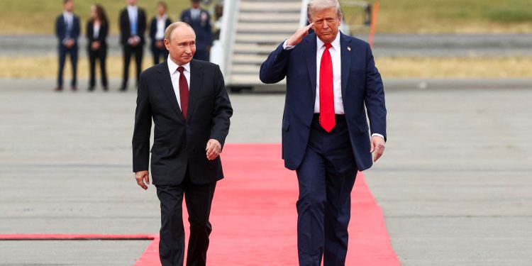 Arriban Trump y Putin a Alaska para cumbre sobre guerra en Ucrania