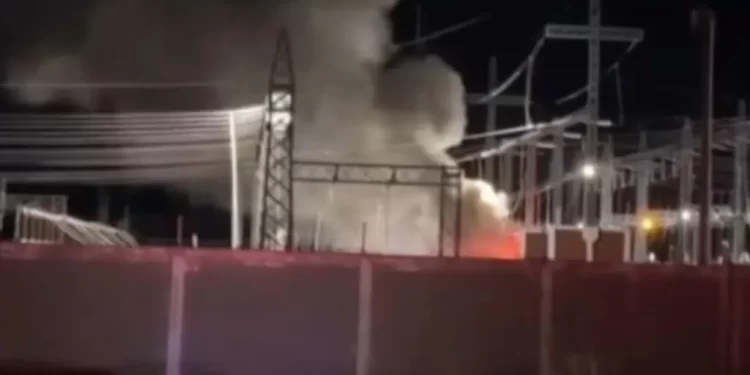 Rayo Cae en Subestación de CFE y Provoca Incendio en Instalaciones de Hermosillo
