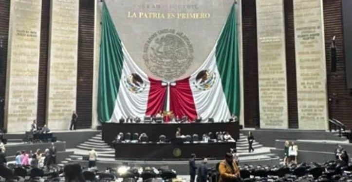 San Lázaro no conoce la austeridad; secretaria particular gana $165 mil mensuales