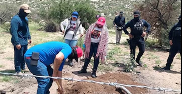 Madres Buscadoras de Sonora encuentran restos humanos dentro de camionetas quemadas en Sonora