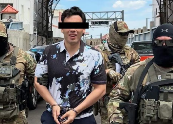 De tenis rojos y pants. Así entregó EU a Julio César Chávez Jr. a México; embajador Jonhson comparte foto y destaca colaboración