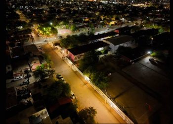 Beneficia Toño Astiazarán a familias y estudiantes del Choyal con tramo Camina Segura Número 33