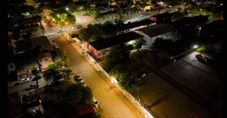 Beneficia Toño Astiazarán a familias y estudiantes del Choyal con tramo Camina Segura Número 33