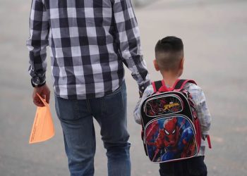 Con miedo por redadas migratorias inicia ciclo escolar en Los Ángeles