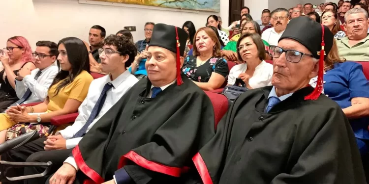 Condecoran a tres promotores culturales en emotivo homenaje en Navojoa