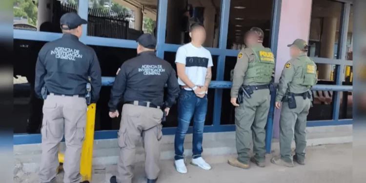 Deportan a Padre y sus dos hijos de Estados Unidos por orden de aprehensión en Sonora