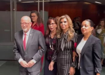 Claudia Pavlovich rinde protesta como embajadora en Panamá tras aprobación del Congreso