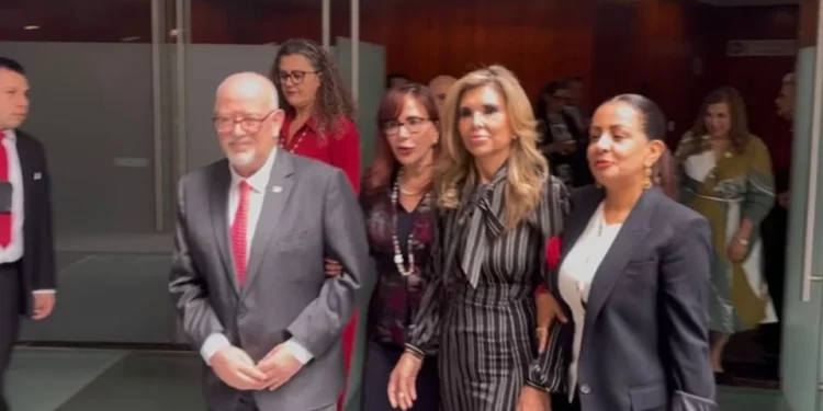 Claudia Pavlovich rinde protesta como embajadora en Panamá tras aprobación del Congreso