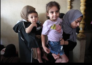 Sheinbaum, a favor de dar asilo a niñas y niños palestinos huérfanos