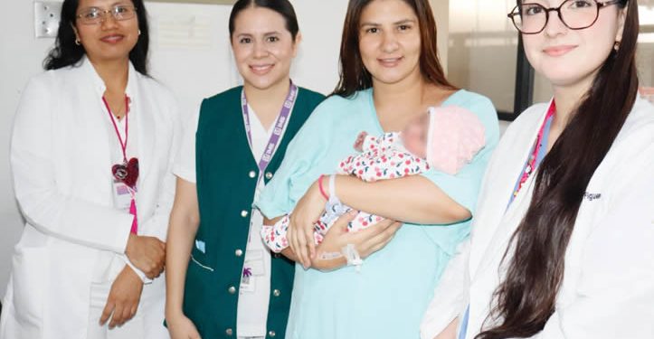 Brinda IMSS Sonora atención urgente a paciente en labor de parto a bordo de auto particular