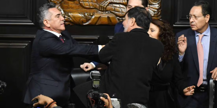 Noroña denunciará penalmente a Alito Moreno por lesiones; citan a sesión urgente en el Senado