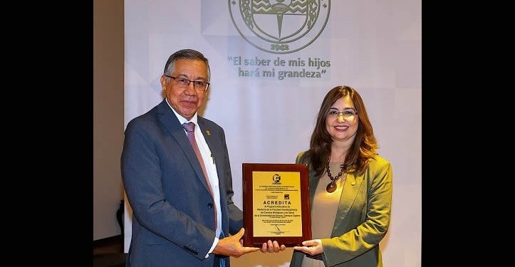 Acredita COMAEM programa de la escuela de medicina de la UNISON