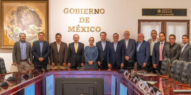 Sheinbaum se reúne con gobernadores de Sonora, Coahuila y Durango para afrontar el cierre de la frontera al ganado mexicano