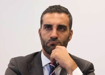 Emiten ficha roja contra Simón Levy por daños a la propiedad