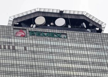 Señalan en EU a tres altos funcionarios de Pemex de recibir sobornos de empresarios