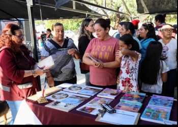 Cumple Durazo a familias de la colonia Las Peredas con servicios gratuitos de “Sonora Atiende”
