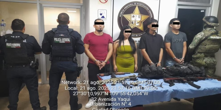 Rescatan a persona secuestrada y detienen a cuatro con armas, cargadores y equipo táctico en Sonora