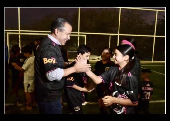 Beneficia Toño Astiazarán a familias de colonia Los Ángeles con cancha deportiva