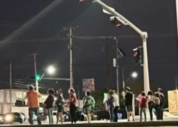 Vecinos de Colonia Villas del Sur Bloquearon Salida a Guaymas; Tenían Cuatro Días Sin Luz