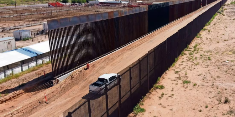 El inútil muro de Trump sirve… a traficantes