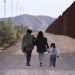 Gobierno de EE.UU. asegura que dos millones de migrantes ilegales abandonaron el país