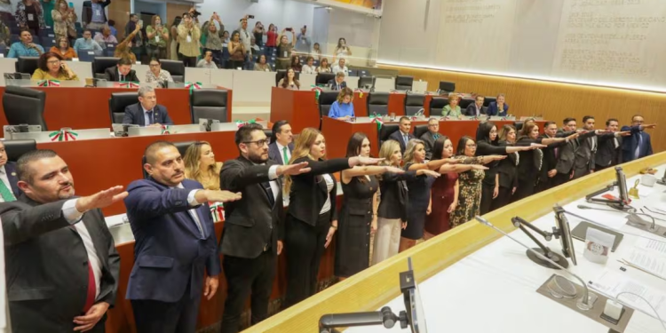 Rinden protesta nuevos juzgadores y juzgadoras ante Congreso de Sonora; asisten autoridades estatales, electorales y judiciales