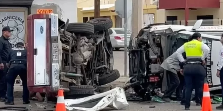 Chocan Patrulla de Policía Municipal y Pickup en Bulevar Vildósola en Hermosillo; Esto Pasó
