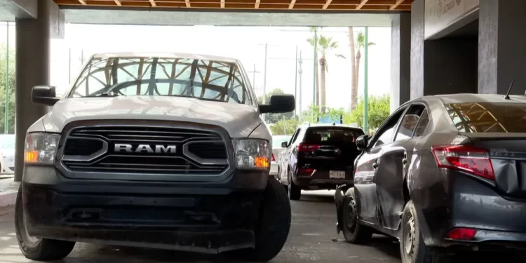 Detienen a Presunto Funcionario por Chocar Vehículo Oficial e Intentar Huir, en Hermosillo