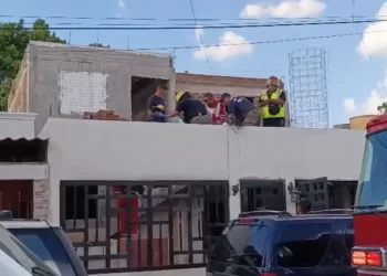 Hombre Cae de un Segundo Piso mientras Trabajaba en Obra de Construcción, en Hermosillo