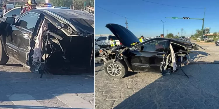 Carro se Parte en Dos y Conductor se Salva en Hermosillo
