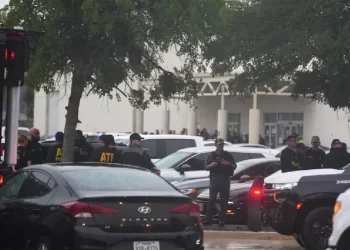 Tiroteo en instalaciones del ICE en Dallas deja dos heridos y dos muertos, incluyendo al agresor