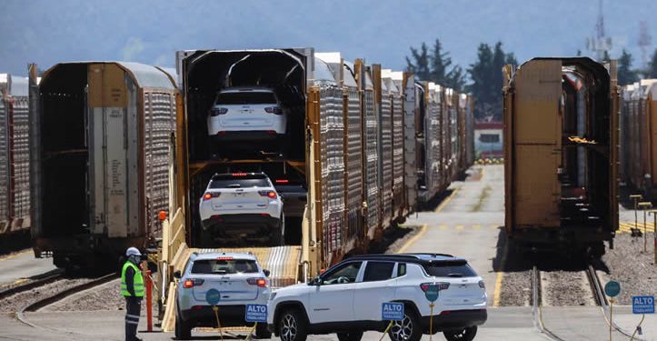 Pekín condena el aumento de aranceles a los autos chinos anunciado por Sheinbaum y acusa a México de someterse a la “coerción” de EE UU