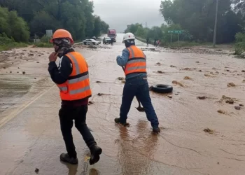 Lluvias e Inundaciones en Sonora: Cierre de Carreteras y Crecida de Arroyos