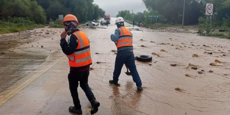 Lluvias e Inundaciones en Sonora: Cierre de Carreteras y Crecida de Arroyos