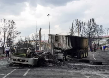 Suman 21 personas muertas tras explosión de pipa en Puente de La Concordia, Iztapalapa