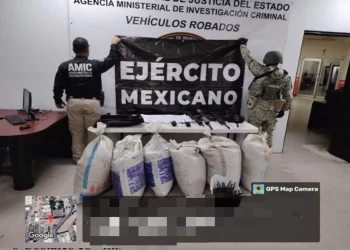 Decomisan costales con mariguana, arsenal y cargadores en Sonora