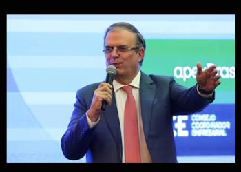 México analiza imponer arancel del 50% a la importación de automóviles asiáticos