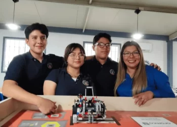 Estudiantes de Nogales representarán a México en torneo continental de robótica
