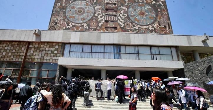 Un 48% de jóvenes adultos de los países miembros de la OCDE tienen título universitario, el índice más alto registrado