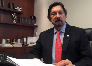 Conceden licencia a Napoleón Gómez Urrutia para separarse del cargo de diputado